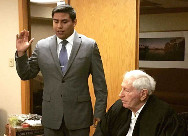 Attorney Juan Mendez Babani taking an oath in court